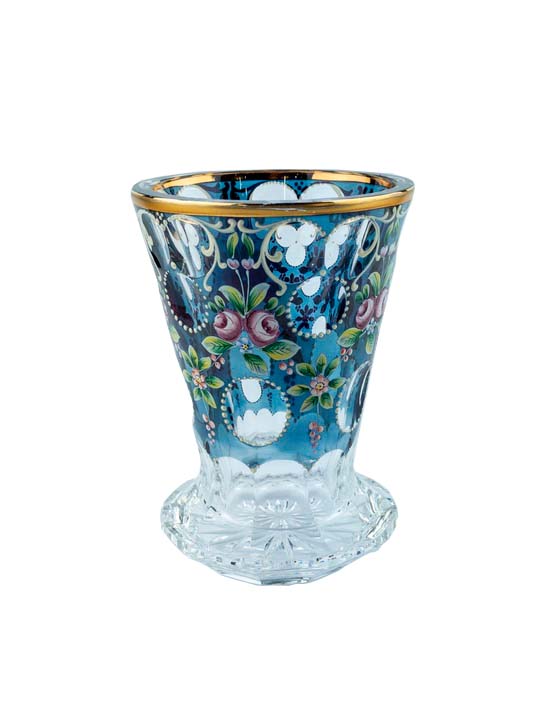 Кубок с розами, ягодами