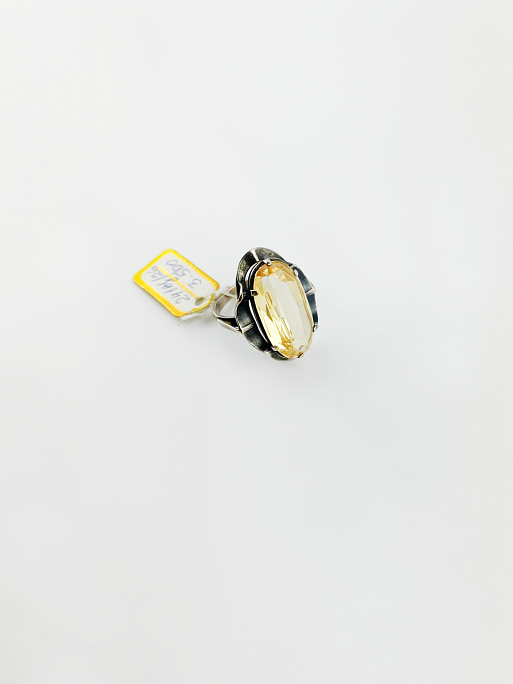 Перстень с  жёлтым камнем