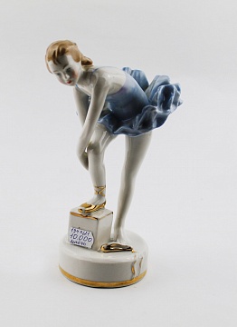  Фарфоровая статуэтка"Балерина в голубом "Дулёво