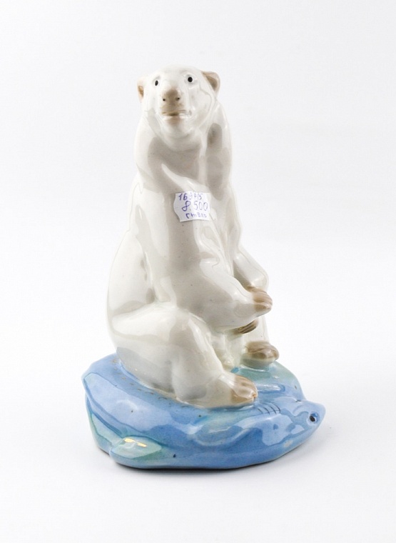 Статуэтка "Белый медведь с рыбой" Гжель