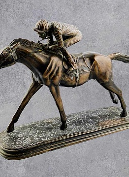 Скульптура "Жокей на лошади"