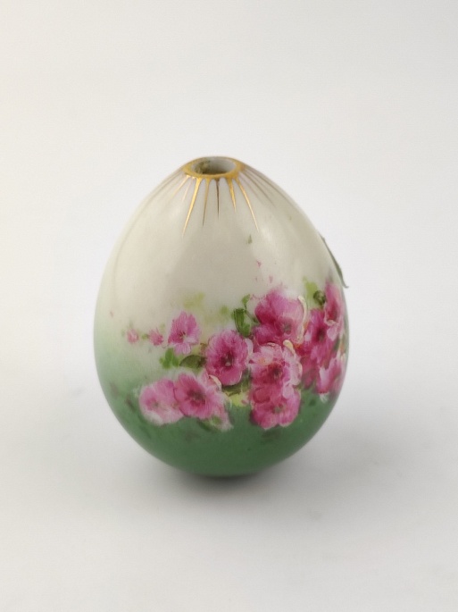 Яйцо пасхальное "Х.В." с розовыми цветами