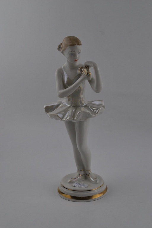 Статуэтка "Балерина с цветком" Вербилки